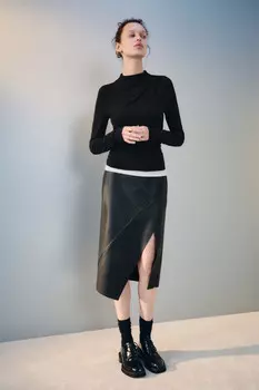 Юбка миди с асимметричным разрезом