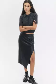 Юбка миди с кожаной фактурой и асимметричным разрезом