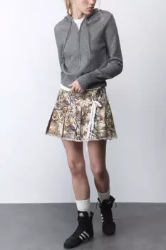 Юбка мини в складку с принтом и кружевом