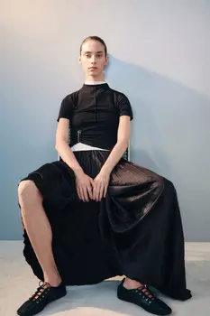 Юбка-трапеция из жатого атласа