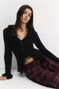 Кардиган на крючках облегающий с бахромой