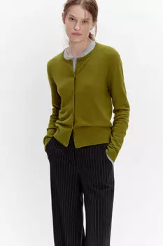 Кардиган на пуговицах с круглым вырезом