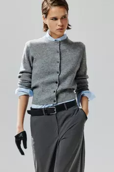 Кардиган на пуговицах с круглым вырезом