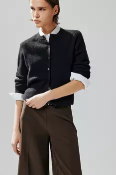 Кардиган на пуговицах с круглым вырезом