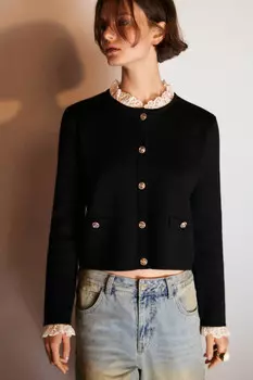 Кардиган на пуговицах с кружевом