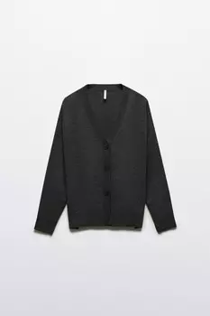 Кардиган на пуговицах с V-вырезом