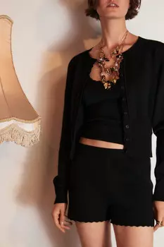 Кардиган на пуговицах укороченный