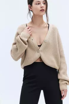 Кардиган на пуговицах вязаный в рубчик