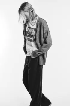 Кардиган вязаный на пуговицах с наружными швами