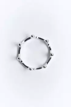 Кольцо серебристое с бусинками