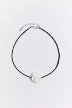Колье-чокер с жемчужным цветком