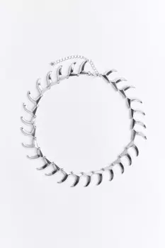 Колье-чокер серебристое с шипами