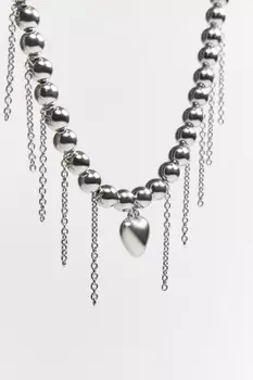 Колье с подвесками-цепочками и сердечком