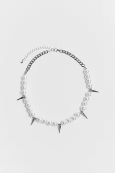 Колье с жемчужным бисером и шипами