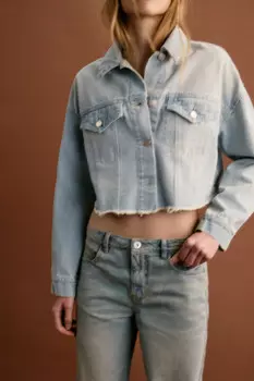 Куртка джинсовая укороченная с открытыми срезами