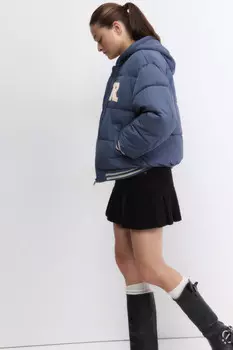 Куртка стеганая с капюшоном и патчем