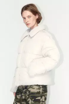 Куртка стеганая с опушкой из искусственного меха