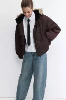 Куртка укороченная с капюшоном и опушкой