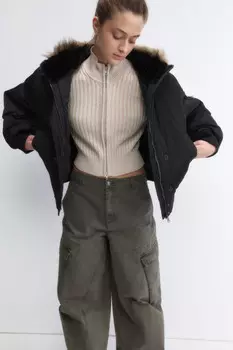 Куртка укороченная с капюшоном и опушкой
