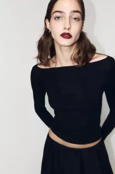 Лонгслив хлопковый приталенный с вырезом-лодочкой