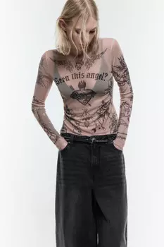 Лонгслив из полупрозрачной сетки с тату-принтом