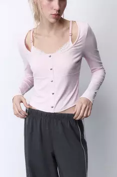 Лонгслив облегающий с вырезом-каре и кружевом