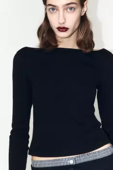 Лонгслив облегающий с вырезом-лодочкой