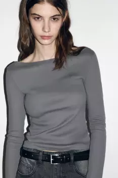 Лонгслив облегающий с вырезом-лодочкой