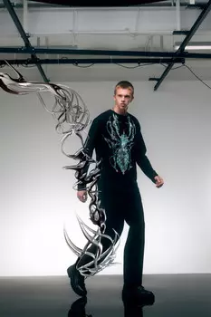 Лонгслив oversize с 3D-принтом