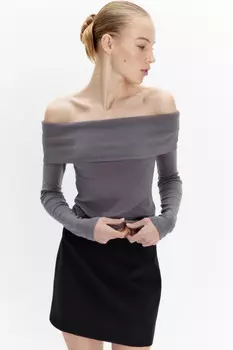 Лонгслив приталенный с открытыми плечами