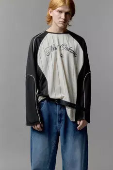 Лонгслив с принтом в спортивном стиле