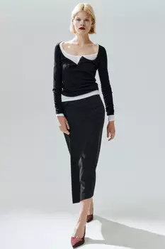 Лонгслив с вырезом и застежкой