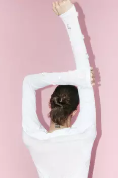 Лонгслив трикотажный с цветами из пайеток