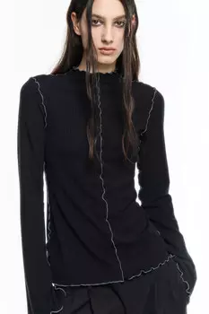 Лонгслив в рубчик облегающий с воротником-стойкой