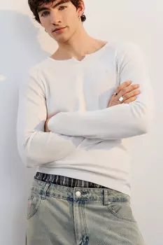 Лонгслив в рубчик с фигурным вырезом