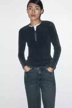 Лонгслив в рубчик с молнией на груди