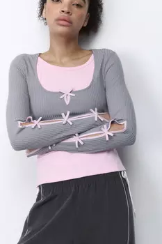 Лонгслив в рубчик с разрезами и бантиками