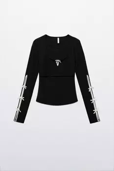 Лонгслив в рубчик с разрезами и бантиками