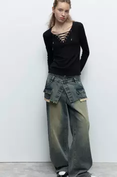 Лонгслив в рубчик с V-вырезом и шнуровкой