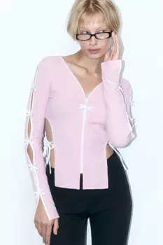 Лонгслив в рубчик с вырезами и бантиками