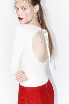 Лонгслив вискозный с вырезом и завязками на спине