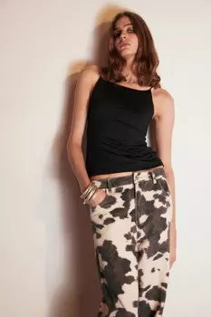 Майка гладкая на тонких бретелях