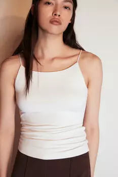 Майка гладкая на тонких бретелях