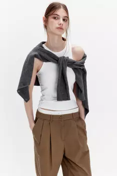 Майка гладкая облегающая на широких бретелях