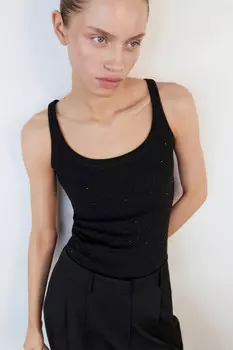 Майка облегающая в рубчик со стразами