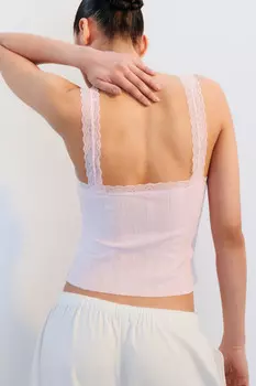 Майка с кружевом и вырезом на пуговицах