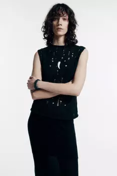 Майка тонкой вязки рваная с воротником-стойкой