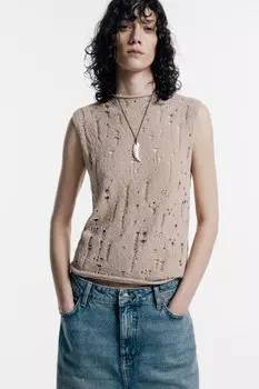 Майка тонкой вязки рваная с воротником-стойкой