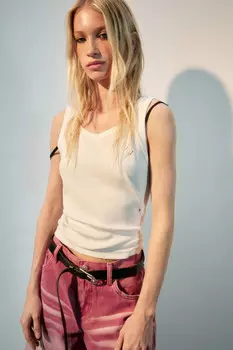 Майка-топ рваная в рубчик