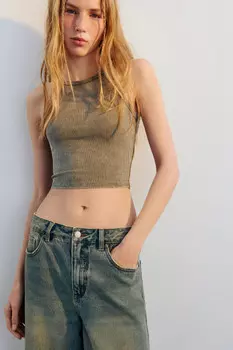 Майка-топ в рубчик на узких бретелях